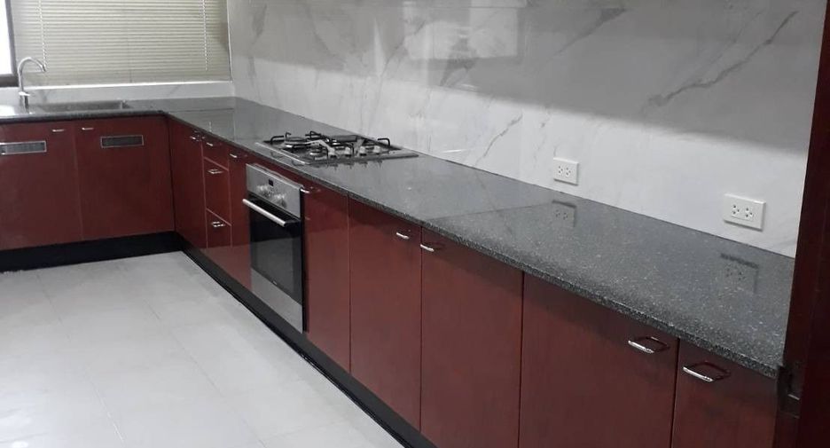 For rent 4 bedrooms condo in Khlong Toei, Bangkok