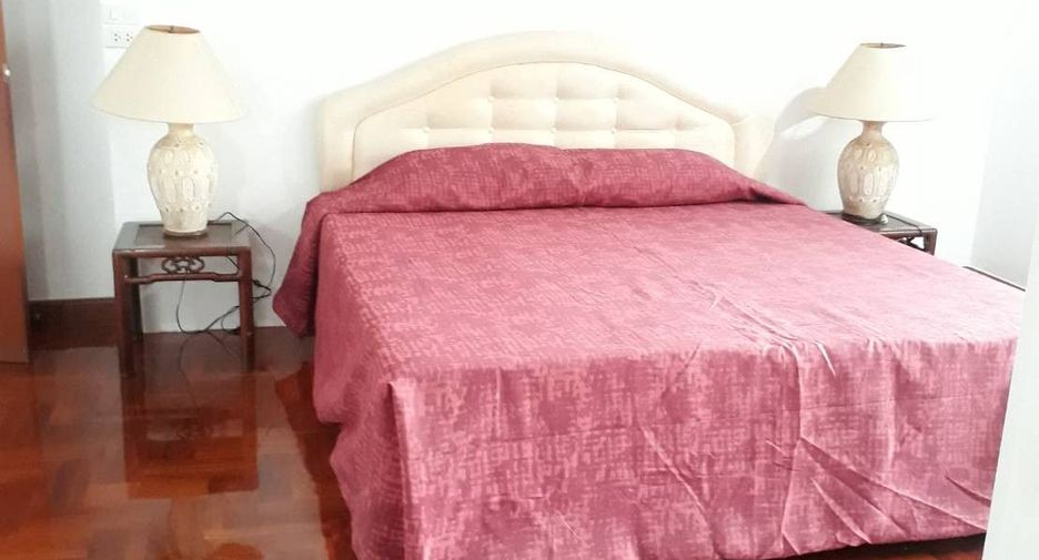 For rent 4 bedrooms condo in Khlong Toei, Bangkok