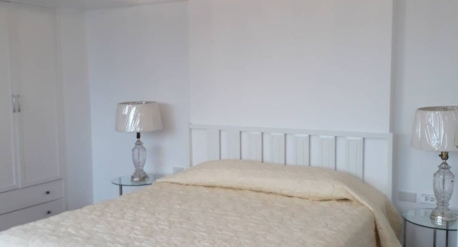 For rent 4 bedrooms condo in Khlong Toei, Bangkok