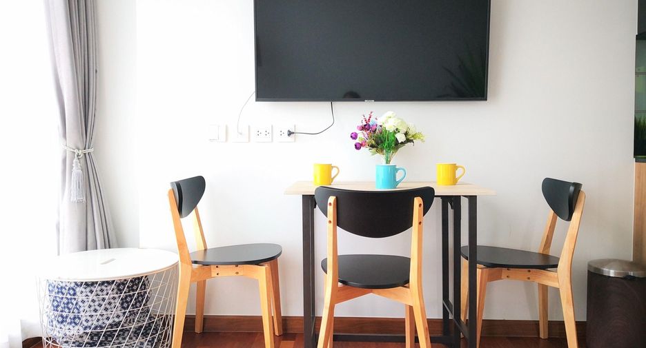 For rent 2 bedrooms condo in Pathum Wan, Bangkok