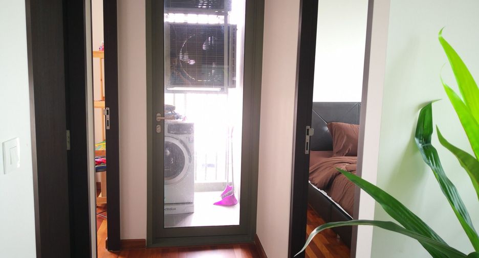 For rent 2 bedrooms condo in Pathum Wan, Bangkok