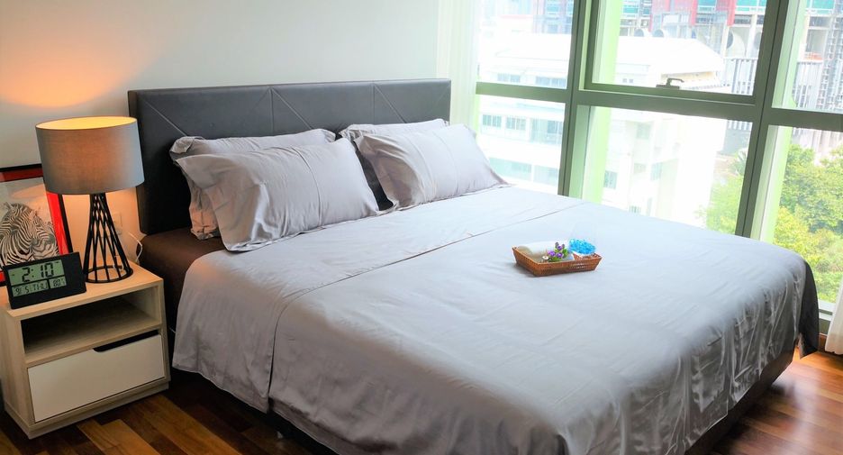 For rent 2 bedrooms condo in Pathum Wan, Bangkok