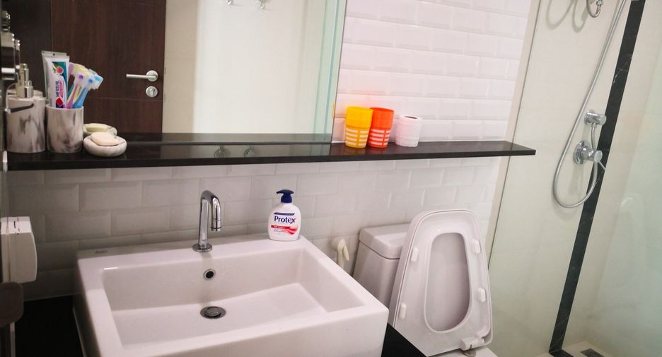 For rent 2 bedrooms condo in Pathum Wan, Bangkok