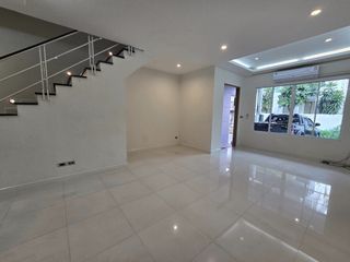 出租 9 卧室 联排别墅 在 Lat Phrao, 曼谷