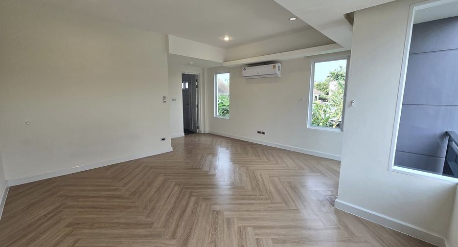 For rent 9 bedrooms townhouse in Lat Phrao, Bangkok