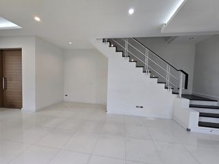 ให้เช่า 9 ห้องนอน ทาวน์เฮ้าส์ ใน ลาดพร้าว, กรุงเทพฯ