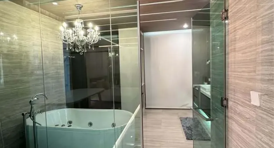 For rent 3 bedrooms condo in Khlong Toei, Bangkok