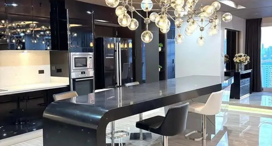 For rent 3 bedrooms condo in Khlong Toei, Bangkok