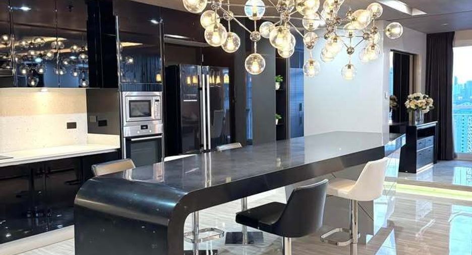 For rent 3 ベッドルーム condo in Khlong Toei, Bangkok