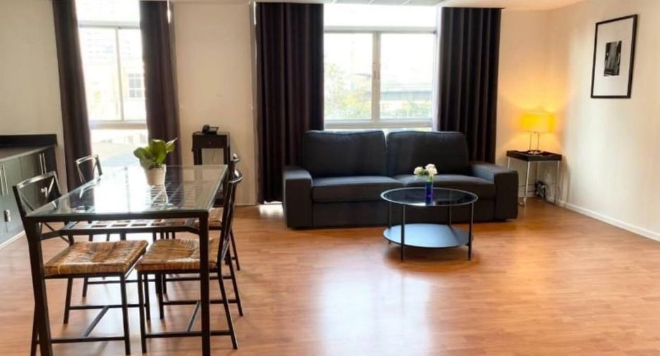 For rent 2 bedrooms condo in Khlong Toei, Bangkok