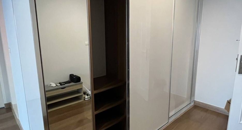 Condo en alquiler de 2 habitaciones en Huai Khwang, Bangkok