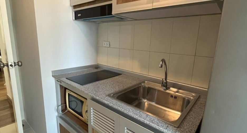 Condo en alquiler de 2 habitaciones en Huai Khwang, Bangkok