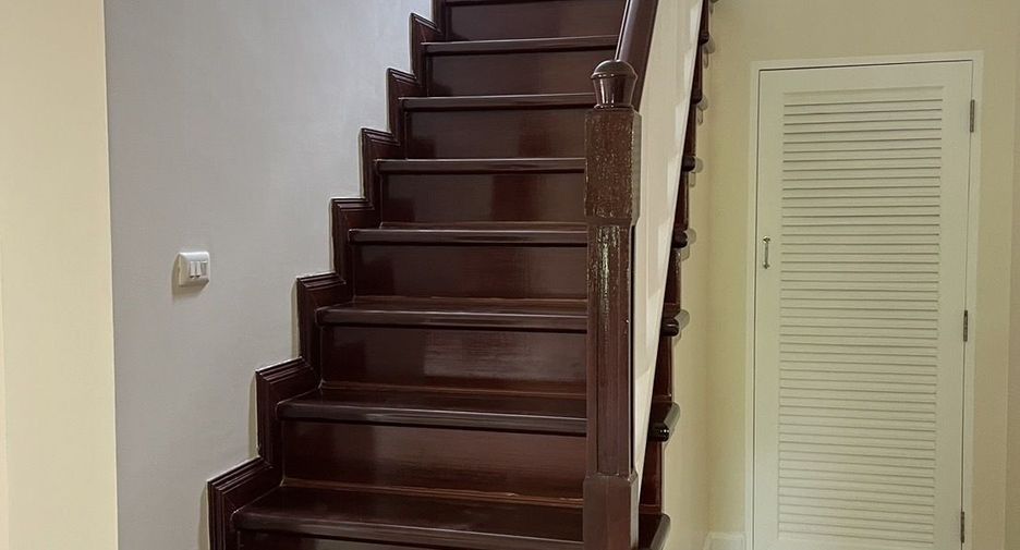 Haus zur Miete mit 3 Zimmer in Lat Krabang, Bangkok