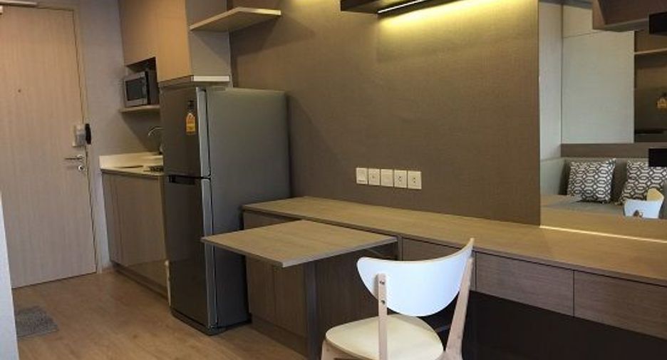 Wohnung zur Miete mit Studio in Bang Rak, Bangkok