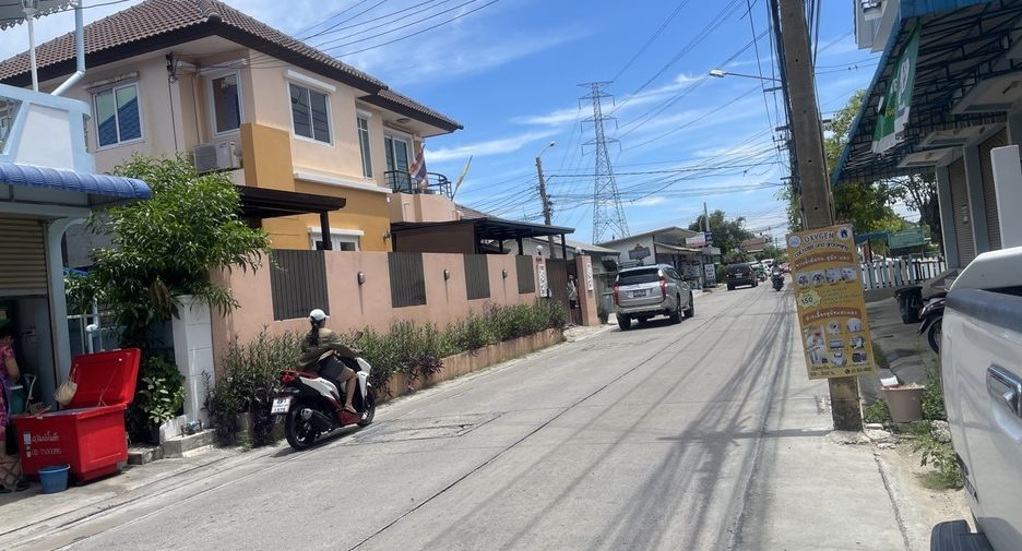 For rent 3 bedrooms townhouse in Mueang Samut Prakan, Samut Prakan