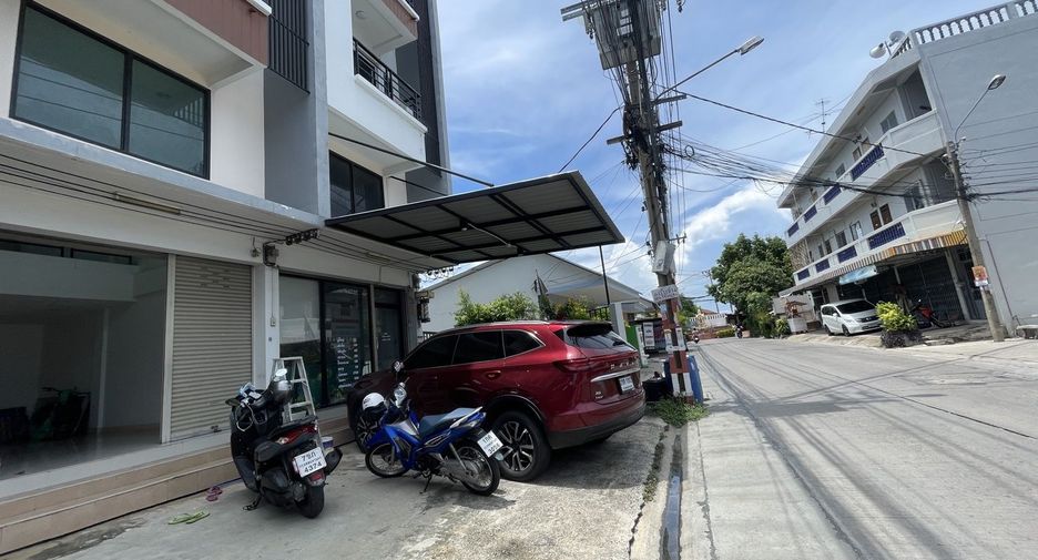 For rent 3 bedrooms townhouse in Mueang Samut Prakan, Samut Prakan