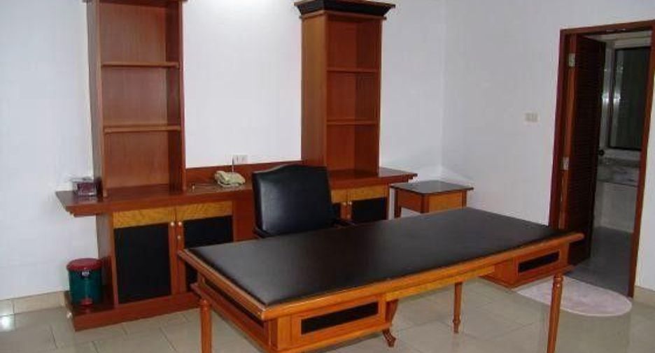 For rent 3 bedrooms condo in Watthana, Bangkok