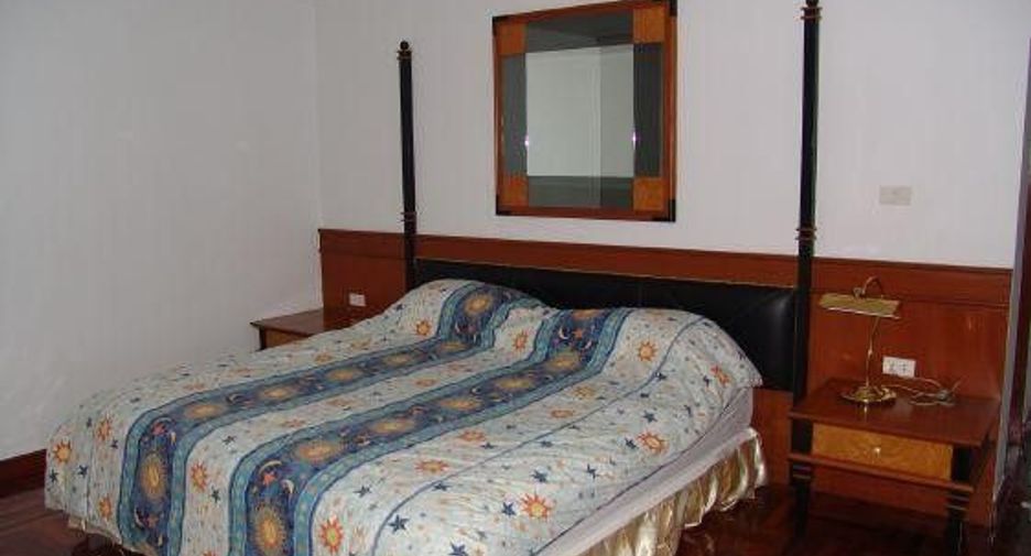 For rent 3 bedrooms condo in Watthana, Bangkok