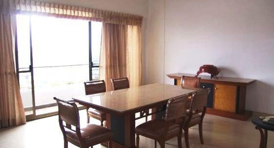 For rent 3 bedrooms condo in Watthana, Bangkok
