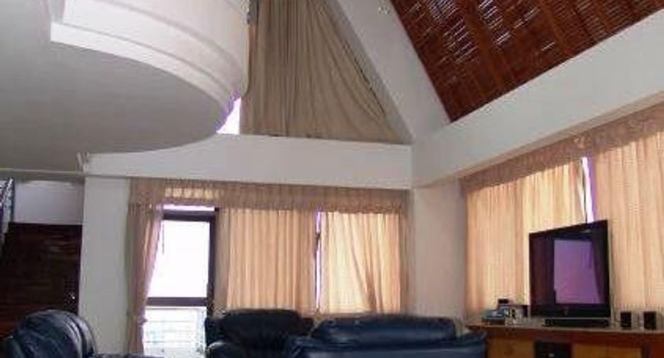 For rent 3 bedrooms condo in Watthana, Bangkok