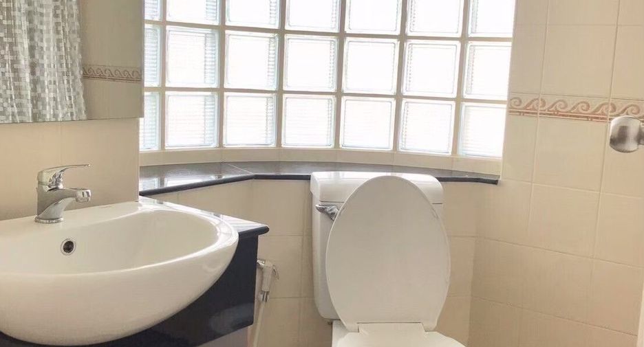 For rent 2 bedrooms apartment in Khlong Toei, Bangkok