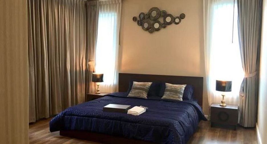For rent 3 bedrooms condo in Khlong Toei, Bangkok