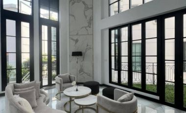 Haus zur Miete mit 4 Zimmer in Watthana, Bangkok