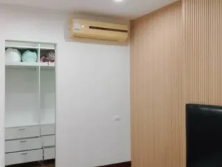 Wohnung zur Miete mit 1 Zimmer in Khlong San, Bangkok