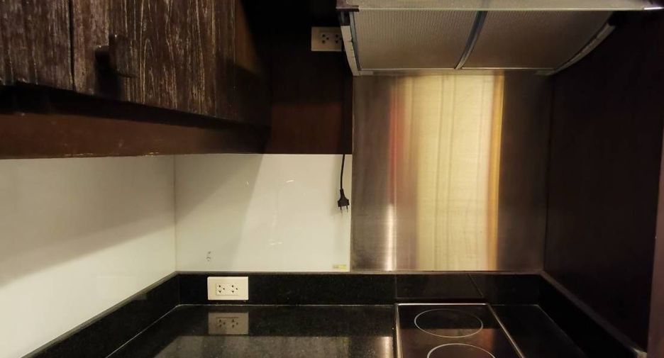 For rent 3 bedrooms townhouse in Yan Nawa, Bangkok
