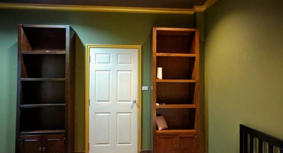For rent 3 bedrooms townhouse in Yan Nawa, Bangkok