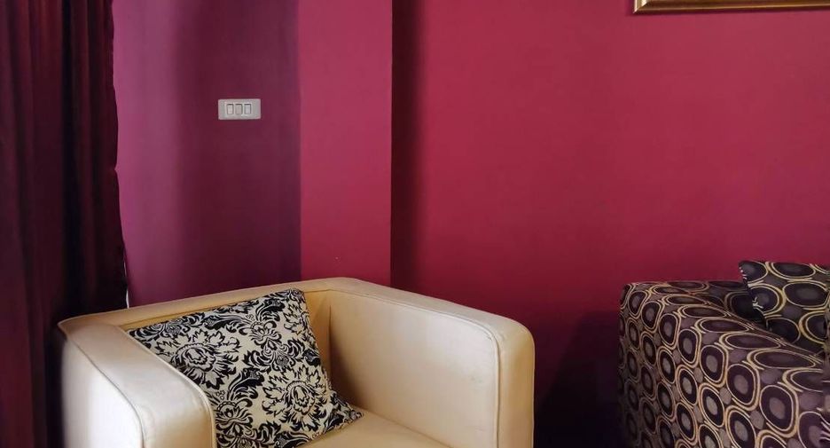 For rent 3 bedrooms townhouse in Yan Nawa, Bangkok