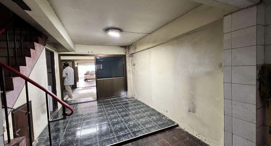 For rent retail Space in Thon Buri, Bangkok