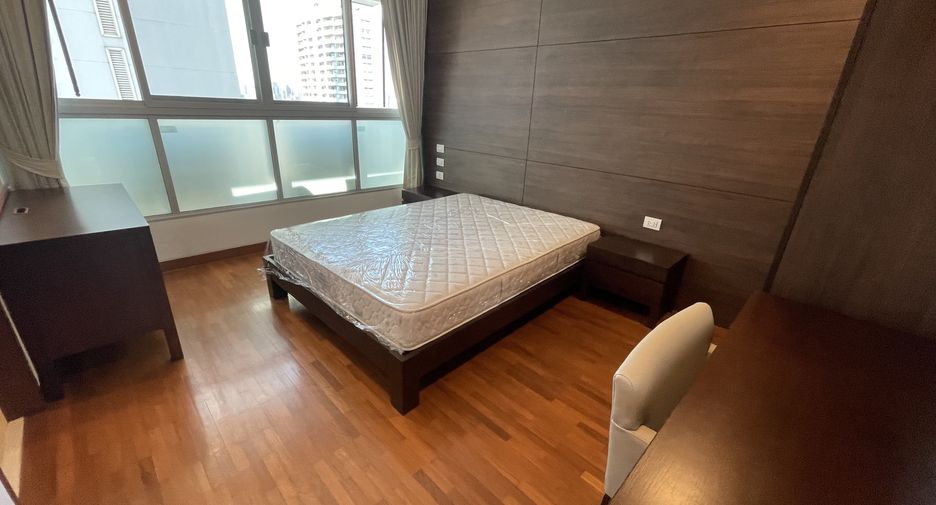 For rent 4 bedrooms apartment in Watthana, Bangkok