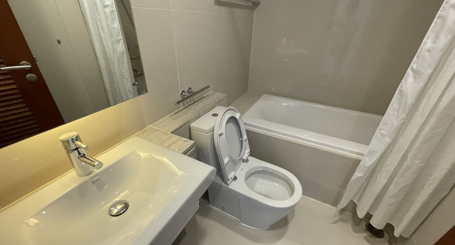 For rent 4 bedrooms apartment in Watthana, Bangkok