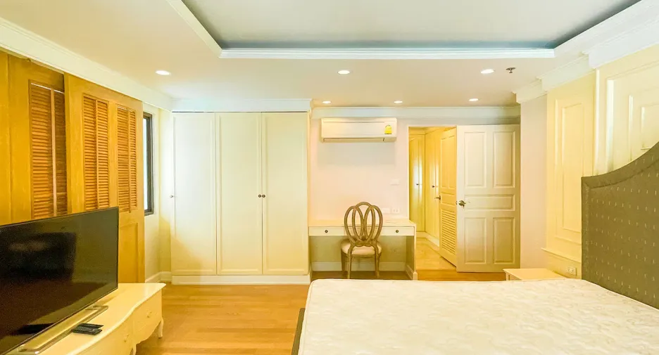 Condo en alquiler de 3 habitaciones en Khlong Toei, Bangkok