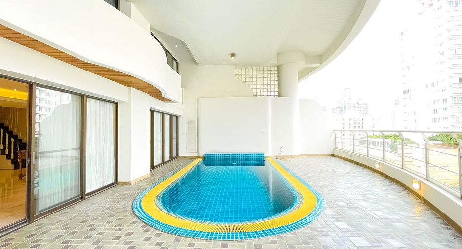 Condo en alquiler de 3 habitaciones en Khlong Toei, Bangkok