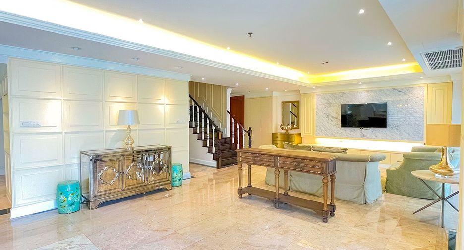 For rent 3 bedrooms condo in Khlong Toei, Bangkok
