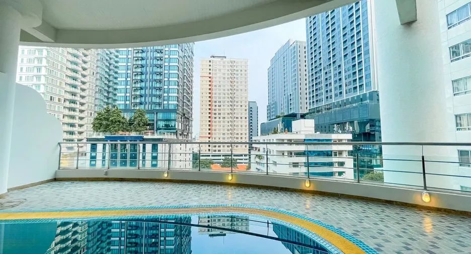 Condo en alquiler de 3 habitaciones en Khlong Toei, Bangkok