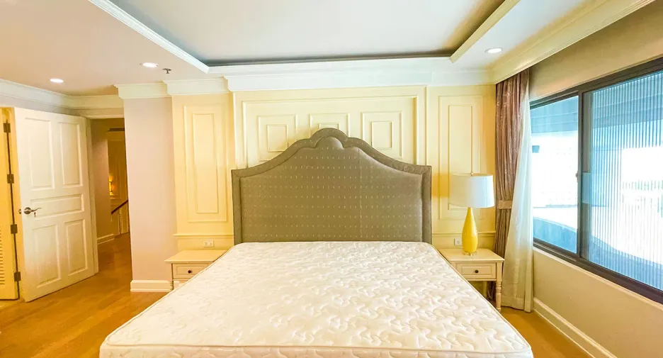 Condo en alquiler de 3 habitaciones en Khlong Toei, Bangkok