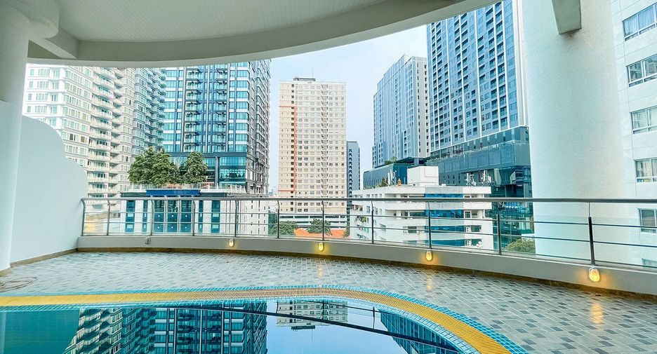 For rent 3 bedrooms condo in Khlong Toei, Bangkok