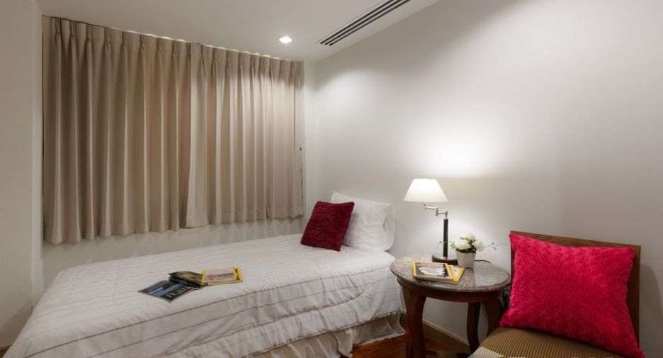 For rent 3 bedrooms condo in Sathon, Bangkok