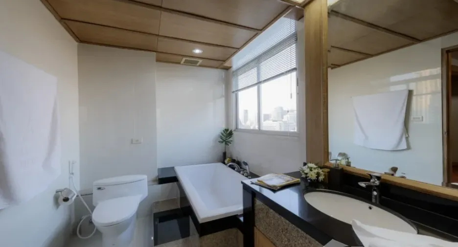For rent 3 bedrooms condo in Sathon, Bangkok