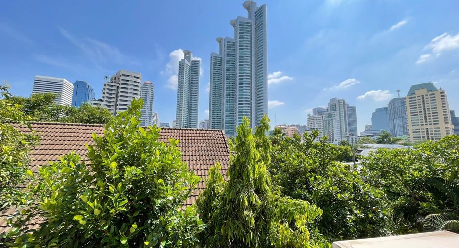 For rent 2 bedrooms condo in Khlong Toei, Bangkok