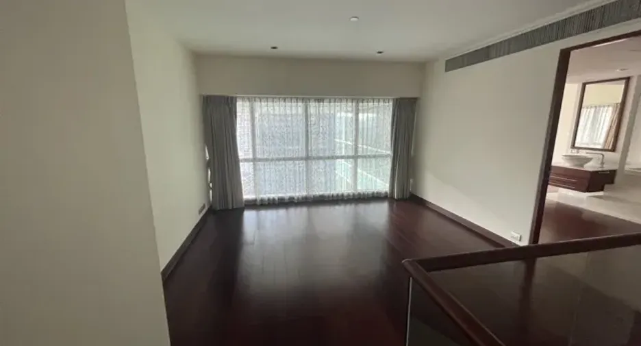 For rent 3 bedrooms condo in Khlong Toei, Bangkok