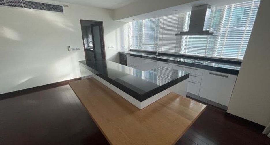 For rent 3 bedrooms condo in Khlong Toei, Bangkok