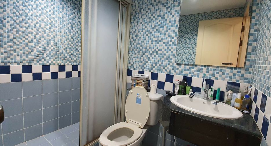 For rent 2 bedrooms condo in Yan Nawa, Bangkok