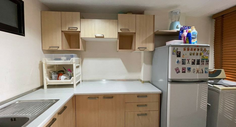 For rent 2 bedrooms condo in Yan Nawa, Bangkok