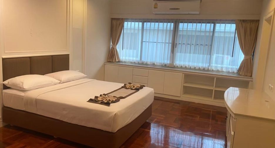 For rent 4 bedrooms condo in Watthana, Bangkok