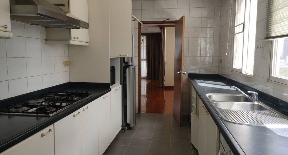 For rent 3 bedrooms condo in Sathon, Bangkok