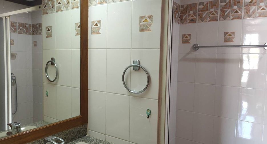 For rent 3 bedrooms condo in Sathon, Bangkok